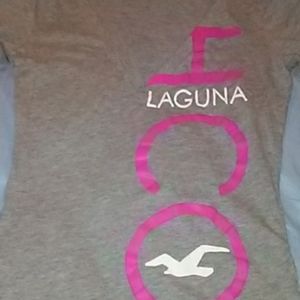 gray v-neck t- shirt